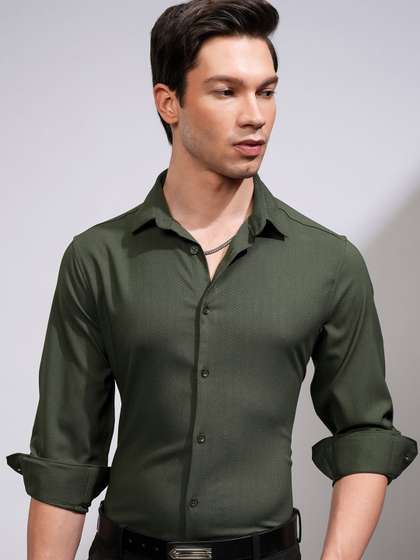 HIGHLANDER Men Slim
                        Fit Spread Collar Textured Formal Shirt