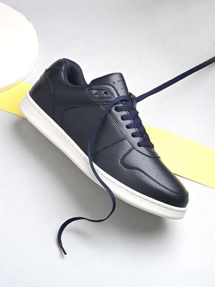 HRX by Hrithik
                        Roshan Unisex Solid Textured Round Toe Sneakers