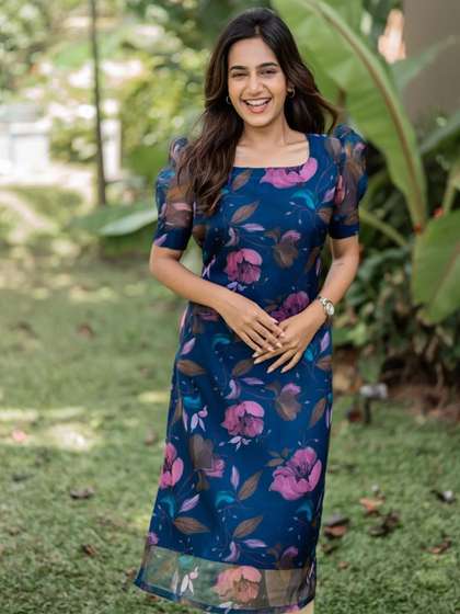 BINDUDI Floral Printed Square Neck Puff Sleeves Pure Organza Straight Kurta