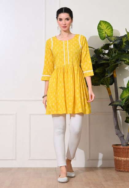 GLOWWORLD Floral Printed Thread Work Thread Work Empire Anarkali Kurti