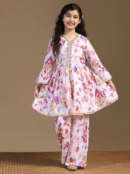 FASHION DREAM Girls
                    Ethnic Motifs Printed V-Neck Gotta Patti Work
                    Anarkali Kurta & Palazzo