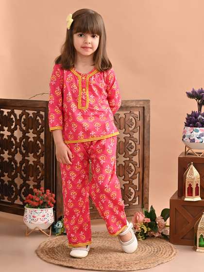 Superminis Girls
                          Printed V-Neck Pure Cotton Top With Trousers