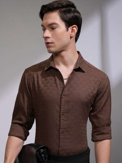 HIGHLANDER Men
                        Spread Collar Textured Cotton Formal Shirt
