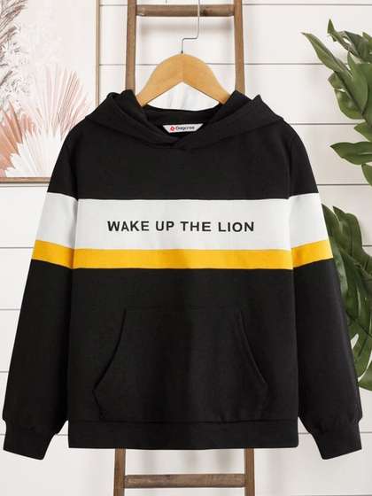 Dagcros Boys Printed
                    Hooded Sweatshirt