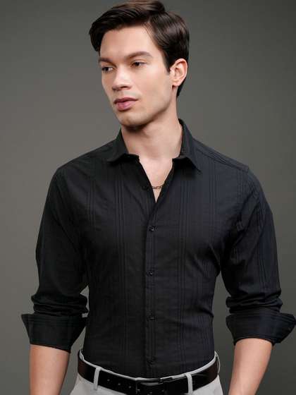 HIGHLANDER Men Slim
                      Fit Cutaway Collar Textured Cotton Casual Shirt