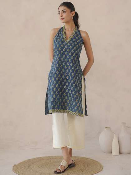 GOODHAND Paisley
                          Printed V-Neck Pure Cotton Straight Kurta
