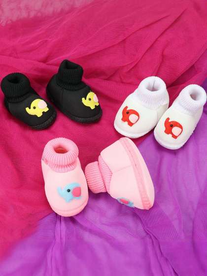 Dhairya Collection Set
                    Of 3 Kids Cotton Booties