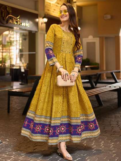 ARADHNA Women
                        Paisley Printed Thread Work Anarkali Kurta