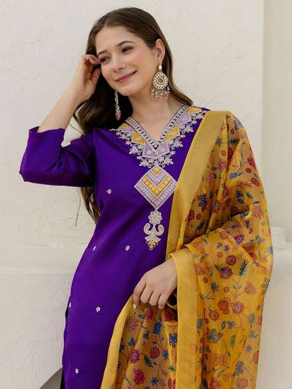 SANISA Women Ethnic
                        Motifs Embroidered Regular Kurta Set With
                        Dupatta