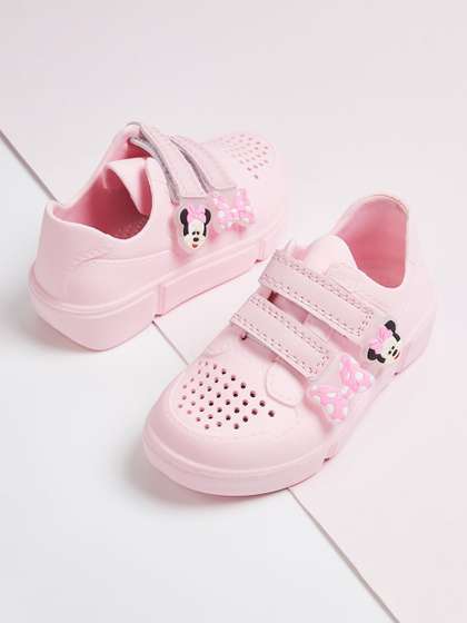 max Girls Round Toe
                      Velcro Sneaker