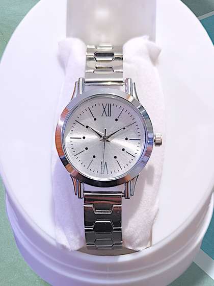 Skylark Girls Round Dial
                    & Bracelet Style Straps Analogue Watch
                    Salmon_Silver_girl-839