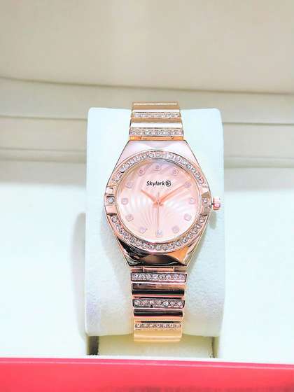 Skylark Girls Bracelet
                      Style Straps Analogue Watch
                      Seltoz-peach-girl-565-1