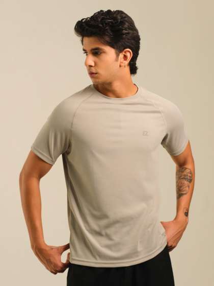 EAZY Men Solid Round Neck T-shirt