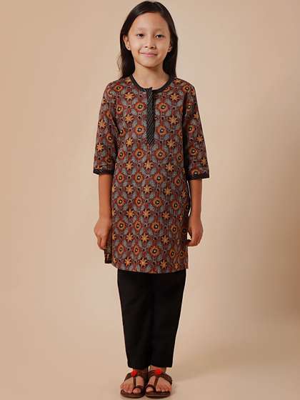 Sangria Girls Ethnic
                    Motif Printed Pure Cotton Kurta With Trousers