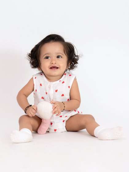 haus & kinder
                    Infants Heart Printed Pure Cotton Bodysuit