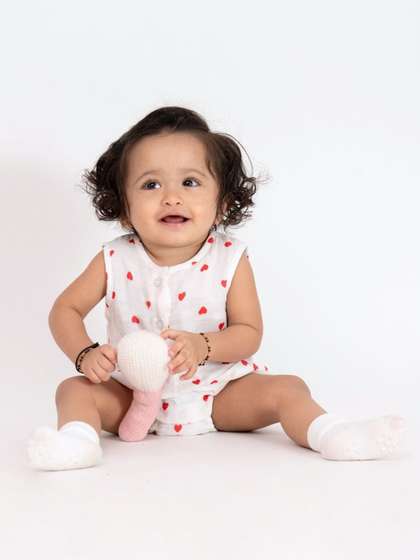 haus & kinder
                      Infants Heart Printed Pure Cotton Bodysuit