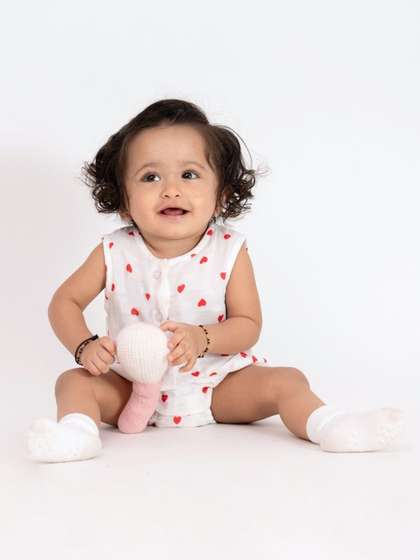haus & kinder
                    Infants Heart Printed Pure Cotton Bodysuit