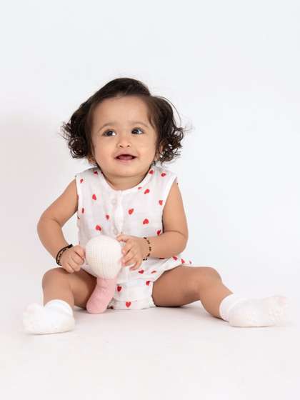 haus & kinder
                    Infants Heart Printed Pure Cotton Bodysuit