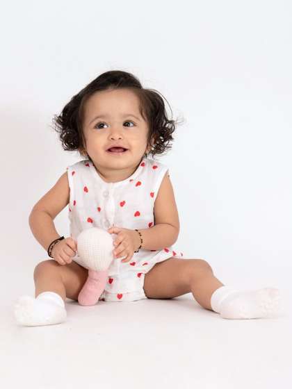 haus & kinder
                    Infants Heart Printed Pure Cotton Bodysuit