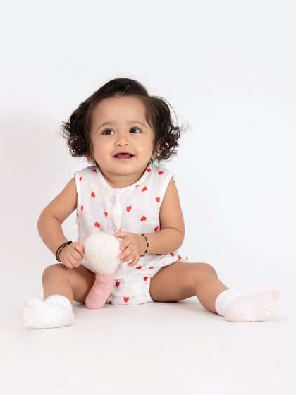 haus & kinder
                      Infants Heart Printed Pure Cotton Bodysuit