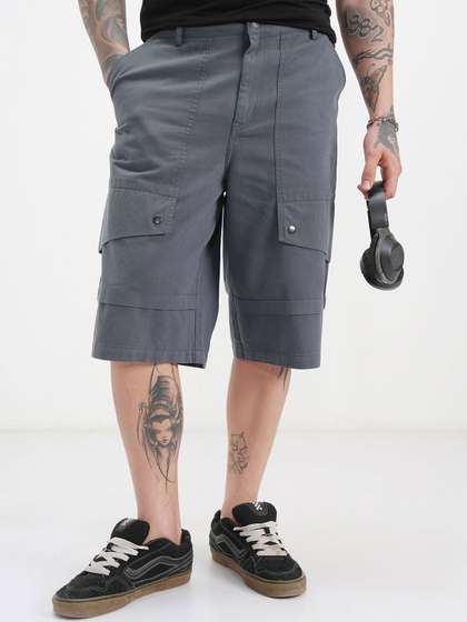HIGHLANDER Men Baggy
                        Fit Mid-Rise Cotton Cargo Shorts