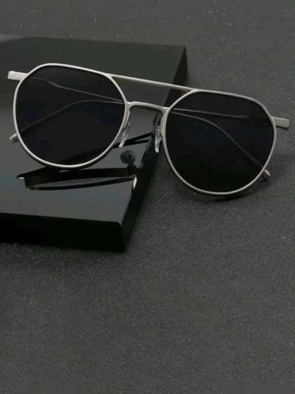 Mast & Harbour Men
                    Round Sunglasses with UV Protected Lens Mast 666
                    silver black