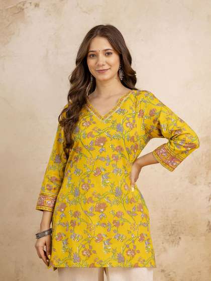 Sa Rasa Women Ethnic
                        Motifs Printed V-Neck Pure Cotton Kurti
