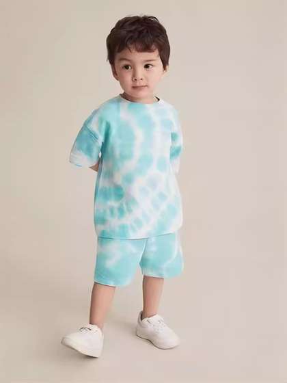 INCLUD Boys Printed
                      Round Neck T-Shirt With Shorts