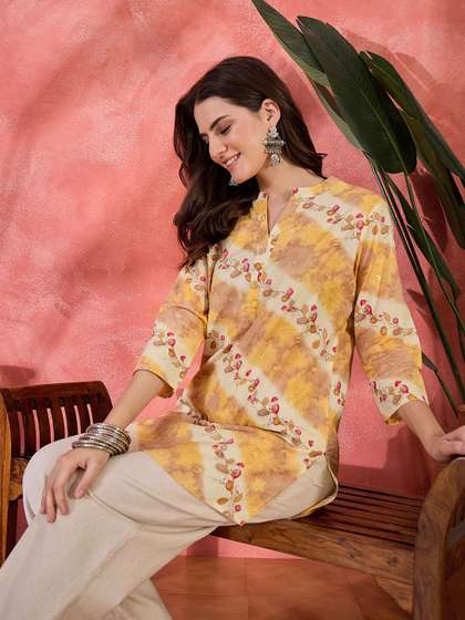 Sangria Women
                          Floral Printed Straight Short Kurtis