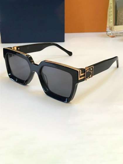 LEGEND EYEWEAR
                        Unisex Square Sunglasses with UV Protected Lens
                        SGLHBHYVJJKZTQWN