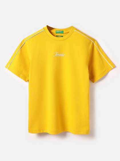 United Colors of
                    Benetton Boys Typography Printed Round Neck Pure
                    Cotton T-shirt