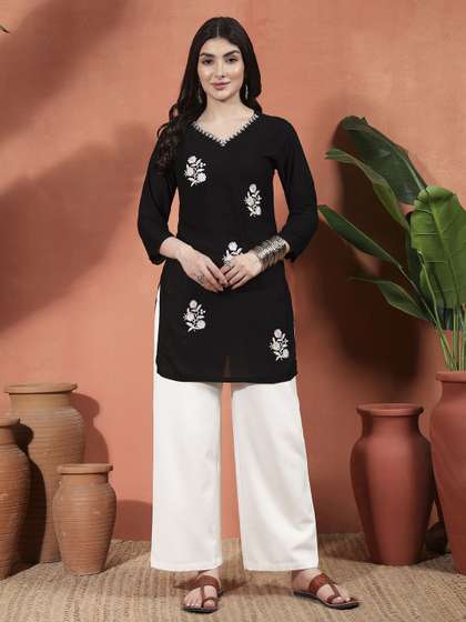 Sangria Women Floral
                        Embroidered Short Straight Kurti
