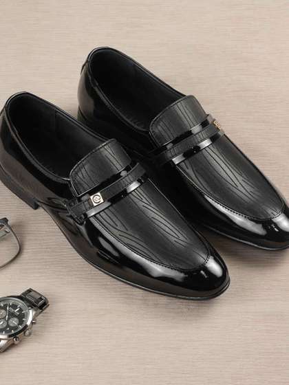 Price History of Metro Men Leather Formal Loafers(11) by Myntra