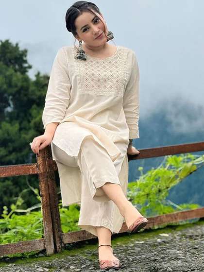 SANTOPERA DESIGNER
                          Women Floral Embroidered Kurta with Trousers