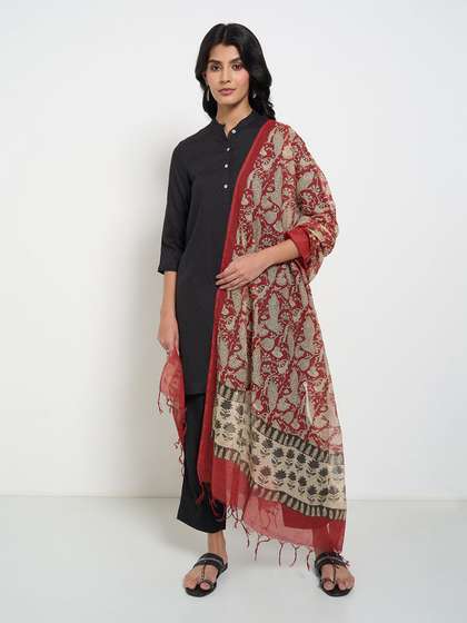 RANGMANCH BY
                          PANTALOONS Floral Printed Dupatta