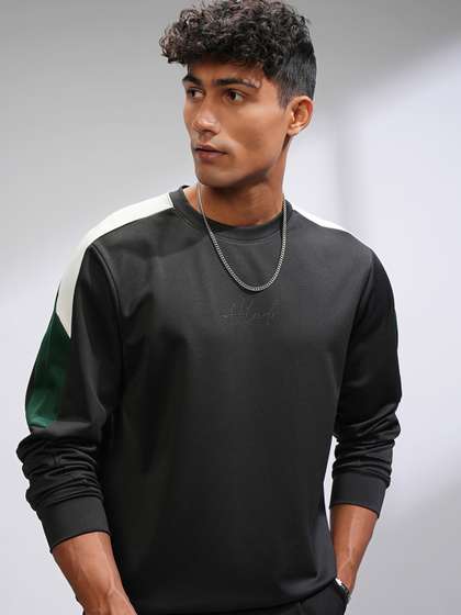 HIGHLANDER Men
                        Colourblocked Round Neck Sweatshirt