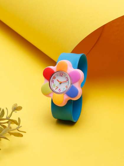 Stoln Girls Flower
                    Shaped Blue Round Dial Analog Watch