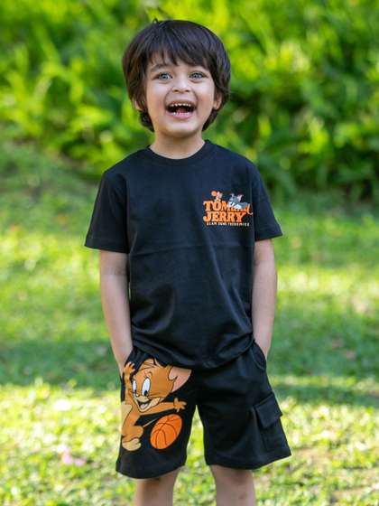 Nap Chief Kids
                        Unisex Tom and Jerry Slam Dunk Printed Cotton
                        T-shirt with Shorts