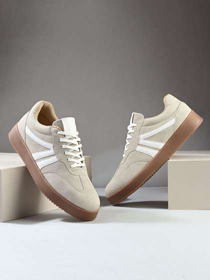 Roadster Men Solid
                          Lightweight Casual Sneakers