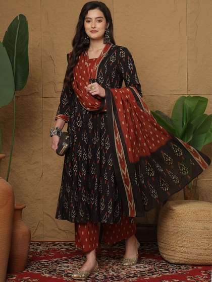 GULMOHAR JAIPUR
                        Women Ethnic Motifs Printed Regular Pure Cotton
                        Kurta Sets With Dupatta