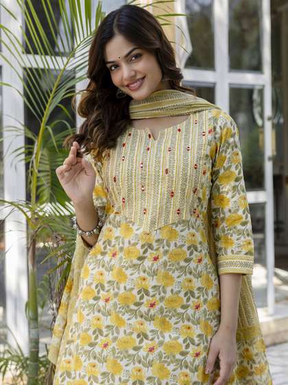 Anouk Women Floral
                        Printed Regular Mirror Work Kurta Sets