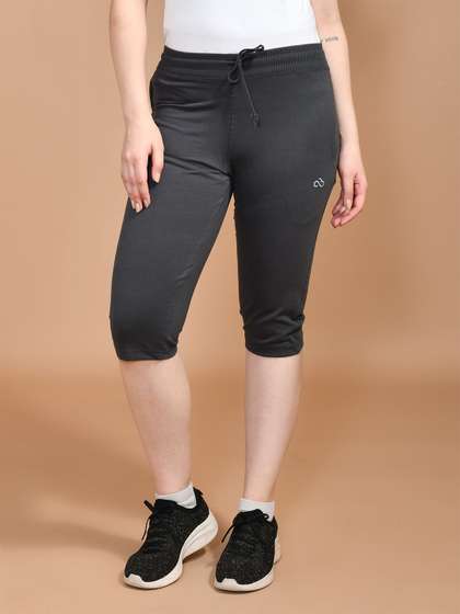 SKYKNIT Women Solid Regular Fit Capris