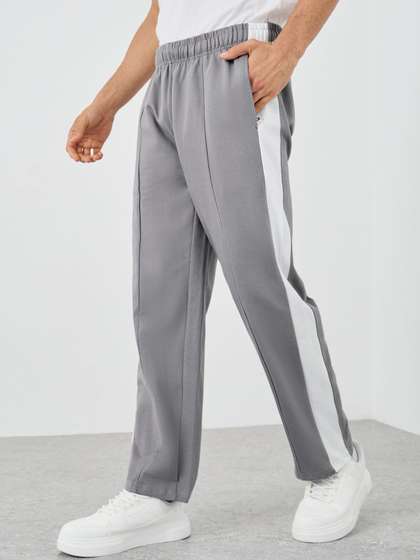 Styli Men Side
                          Contrast Open Hem Relaxed Fit Casual Joggers
                          with Zip Pockets