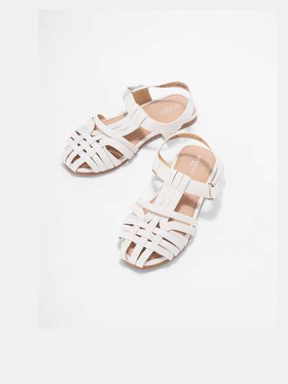 Pantaloons Junior
                          Girls Solid PU Casual Mojaris Flats