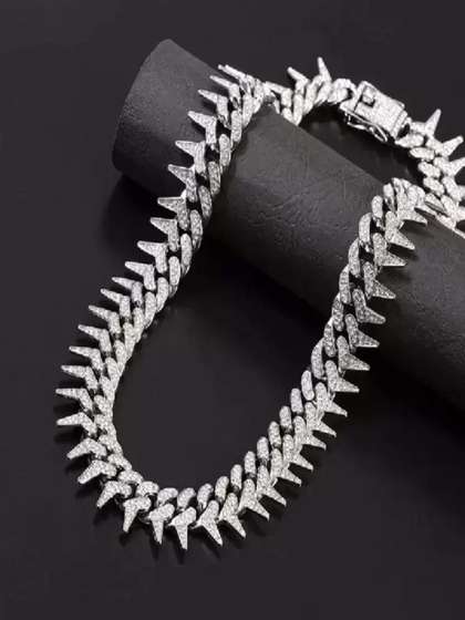 Vivity Unisex
                    Silver-Plated Choker Chain
