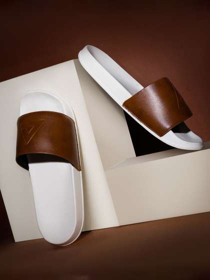 ARVAN Men Solid Casual
                    Sliders
