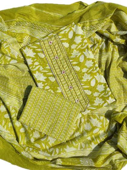 GC 80 BY GAURI
                          COLLECTION Printed Pure Cotton Unstitched
                          Dress Material