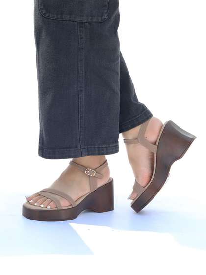 Monrow Women Solid
                        Regular Round Toe wedge Heels