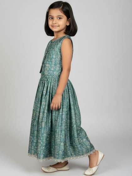 Biglilpeople Girls
                        Printed Round Neck Sleeveless Lehenga Choli Set