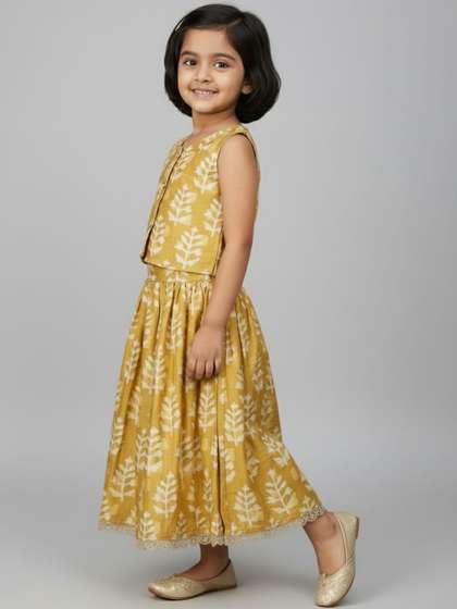 Biglilpeople Girls
                        Printed Round Neck Sleeveless Lehenga Choli Set